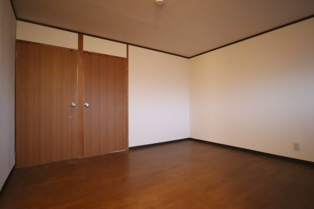 中村ハイツの洋室