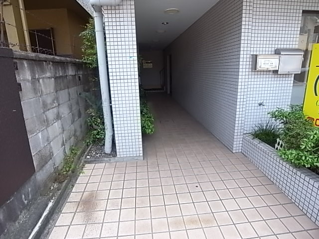 神殿マンション３号館のエントランス