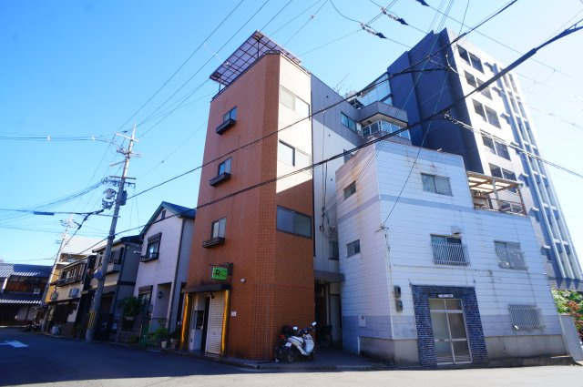 スコッチテリア三条の外観