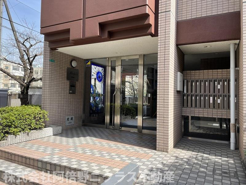 マジョール松崎町のエントランス