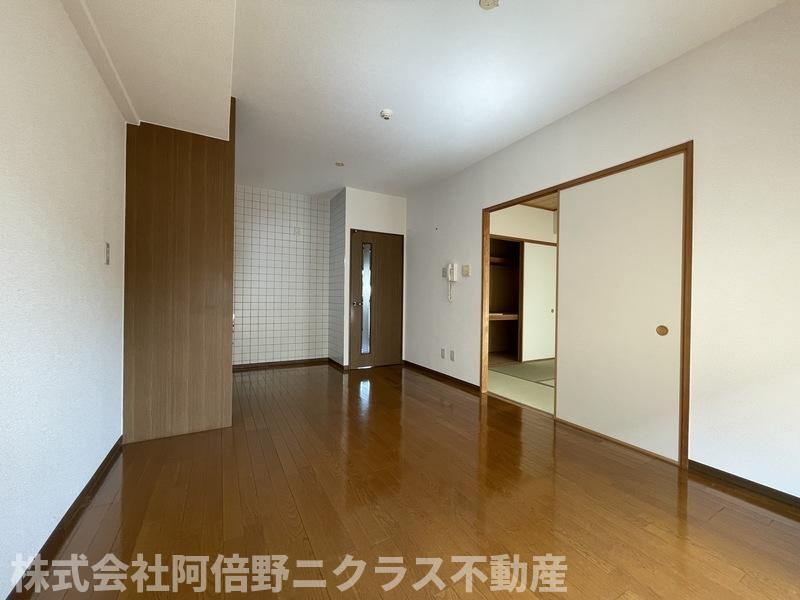 マジョール松崎町の居間・リビング