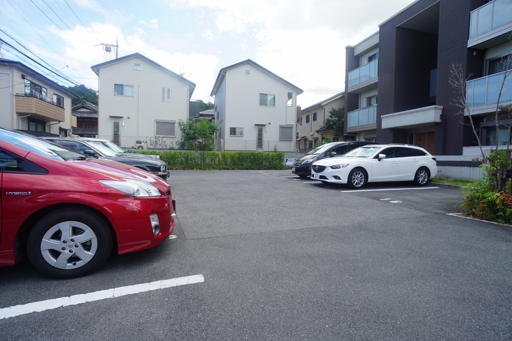エスパシオ平城の駐車場