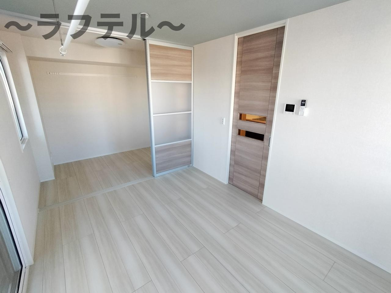 スリーカントリーの居間・リビング|別部屋イメージ写真