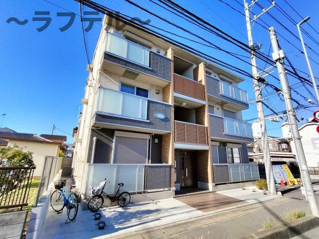 スリーカントリーの外観