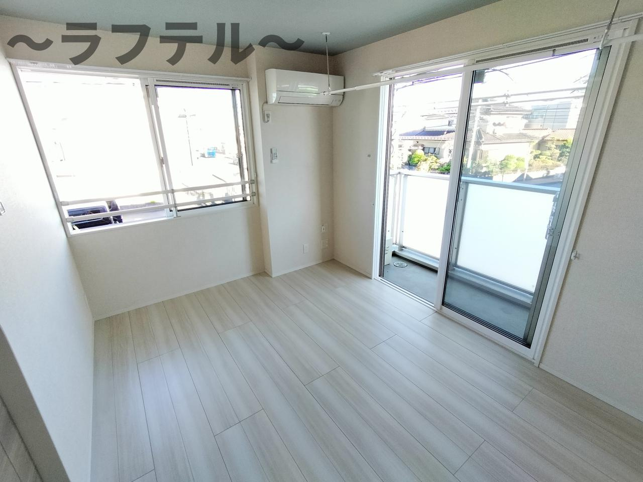 スリーカントリーの居間・リビング|別部屋イメージ写真