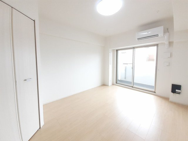 橿原市葛本町の賃貸マンションの居間・リビング