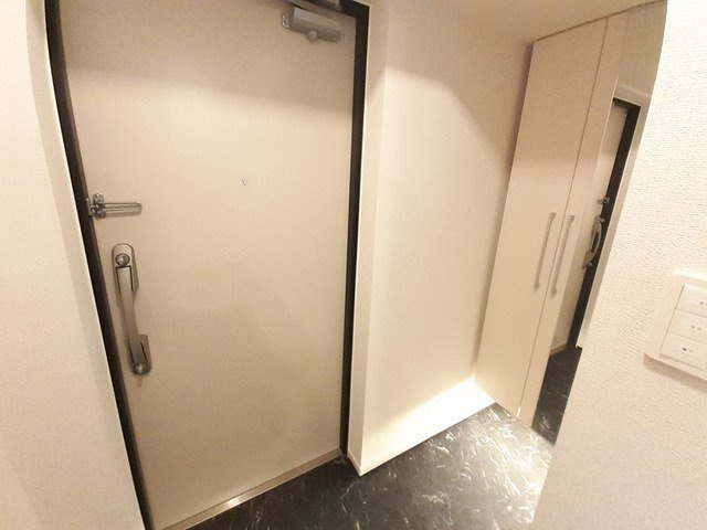 橿原市葛本町の賃貸マンションの玄関
