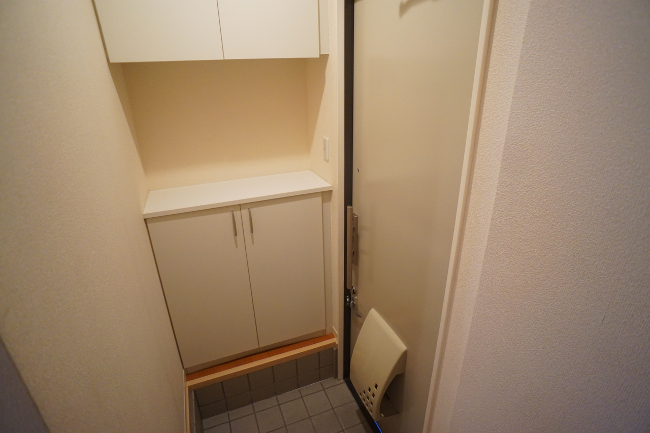 シャーメゾン中山Ｂ棟の玄関