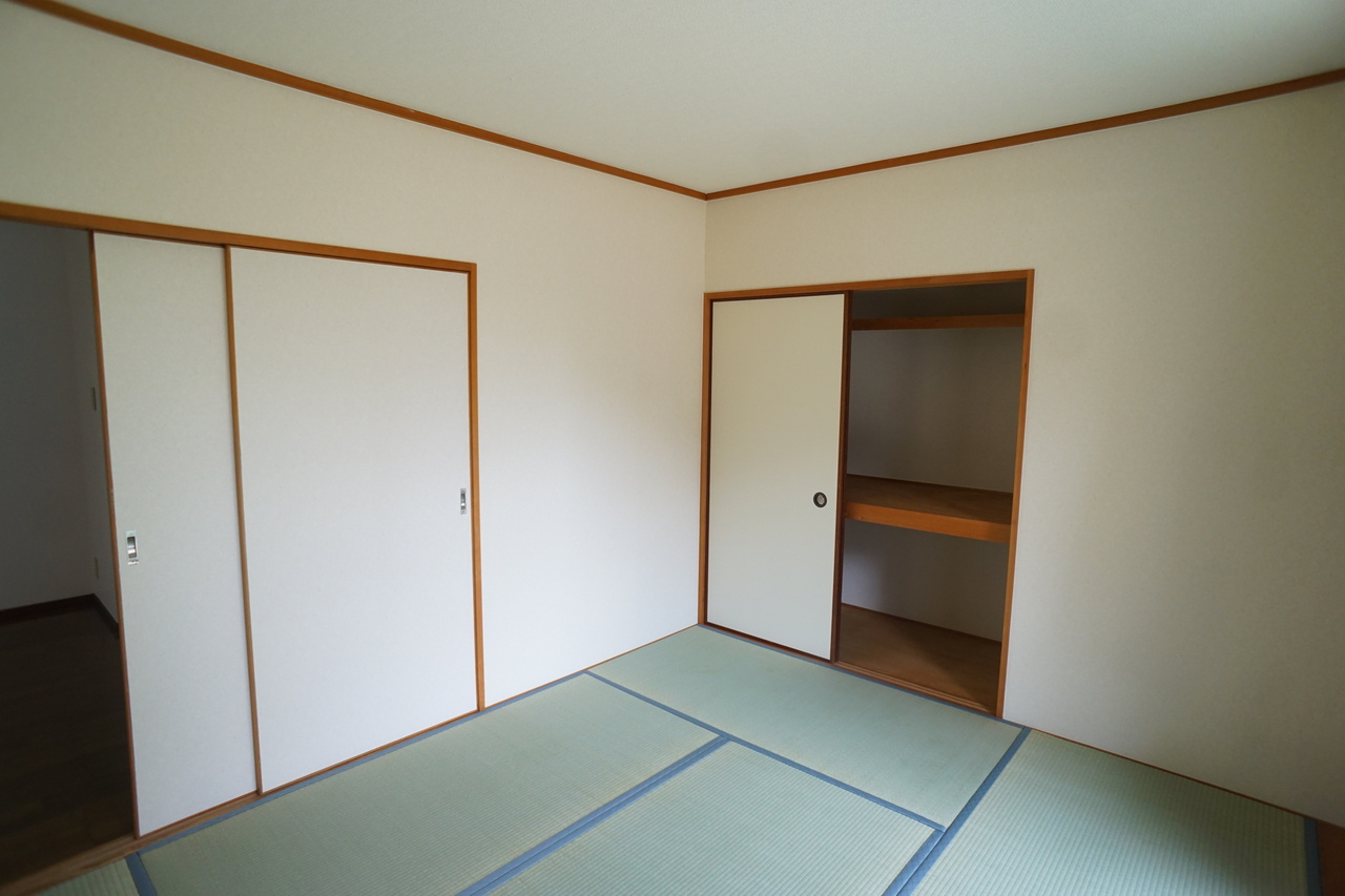 オークリーフ西大寺の和室