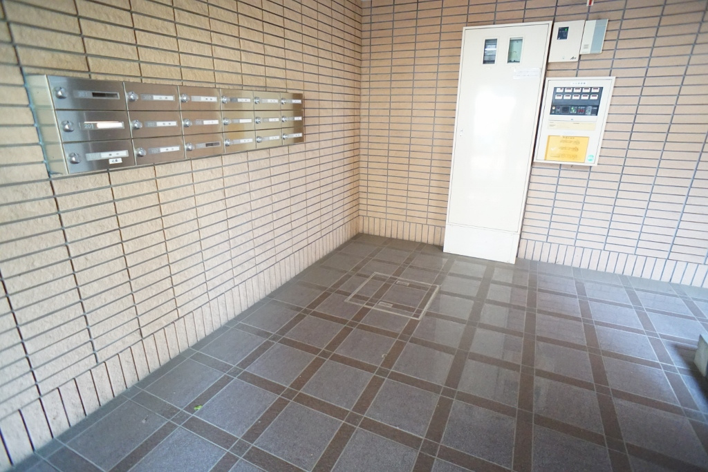 オークリーフ西大寺のエントランス