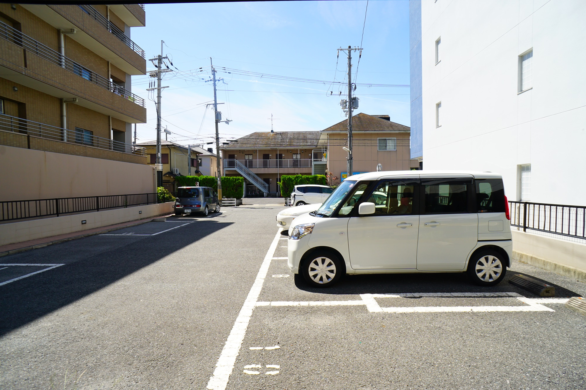 オークリーフ西大寺の駐車場
