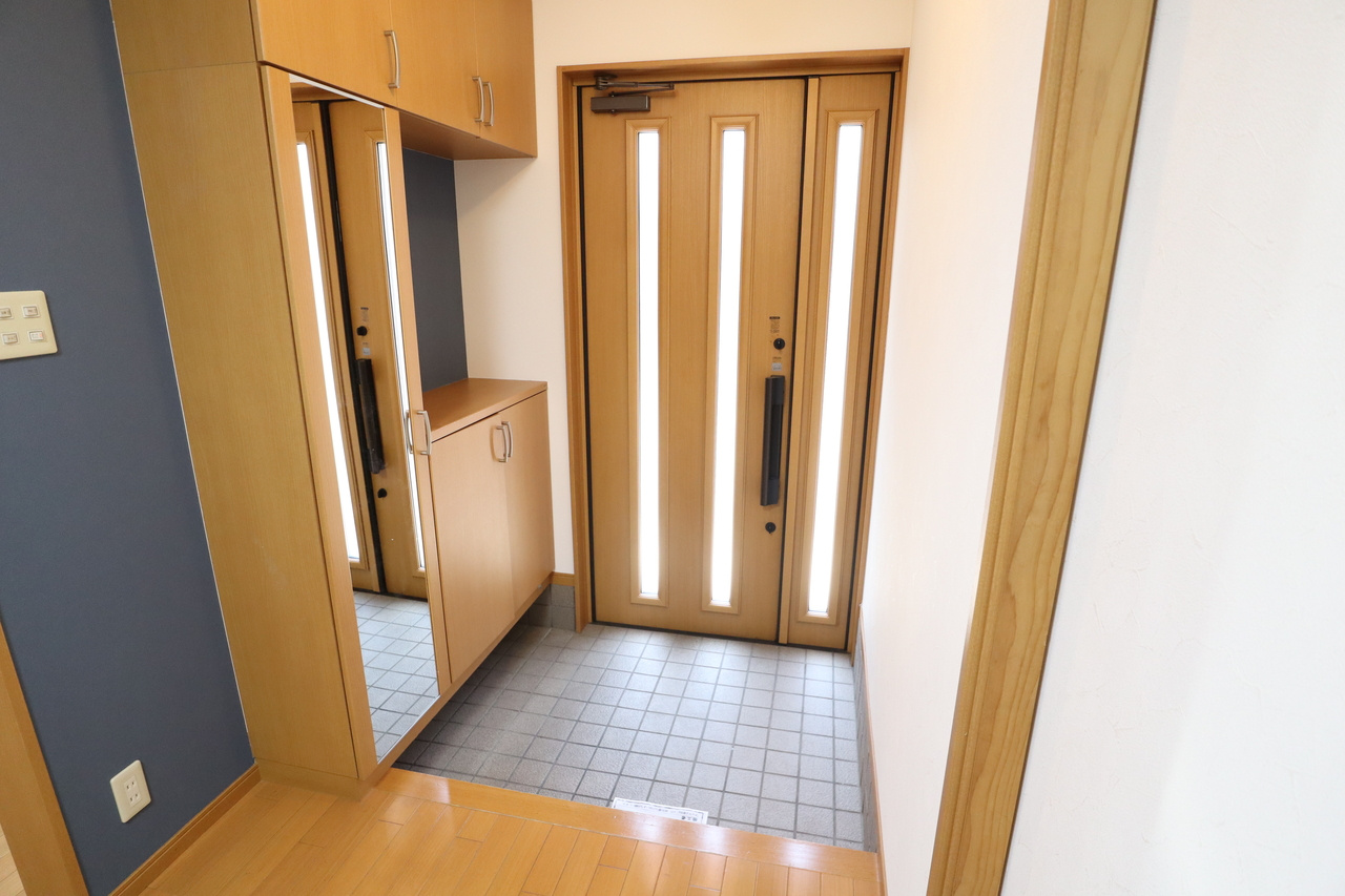 田原本新町貸家の玄関