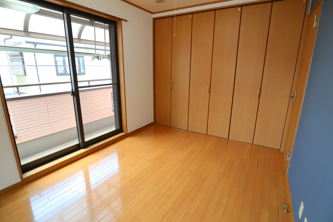 田原本新町貸家の洋室