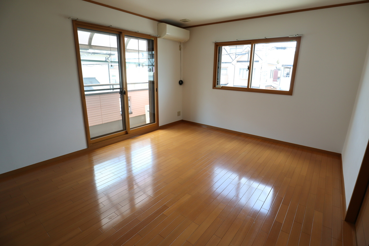 田原本新町貸家の洋室
