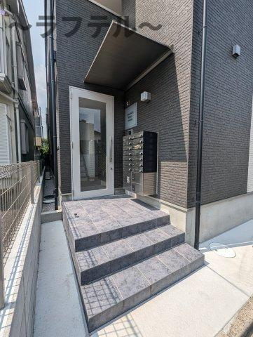 狭山市新狭山２丁目のアパートのエントランス|別号室イメージ写真