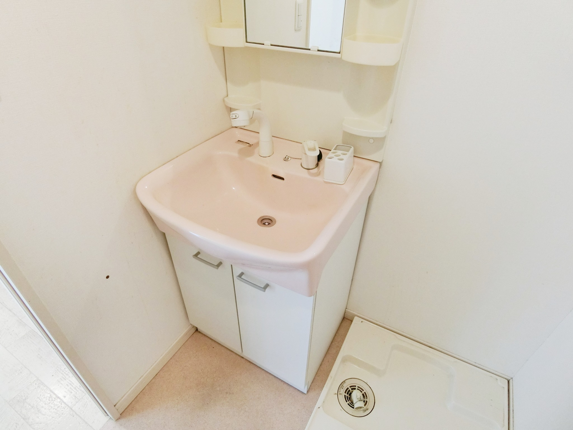 1ｓｔブレストの洗面所|別号室の参考写真です。