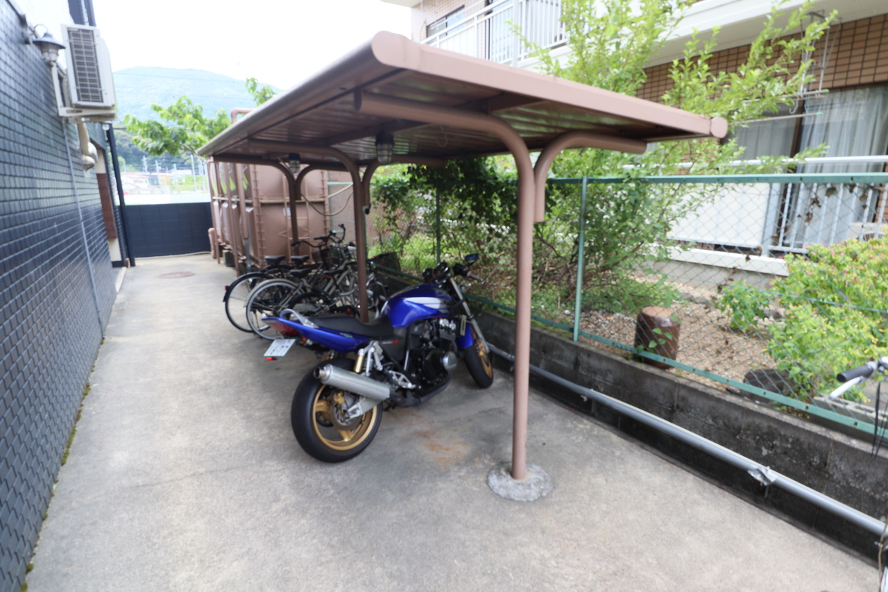 生駒レックスマンションの駐車場