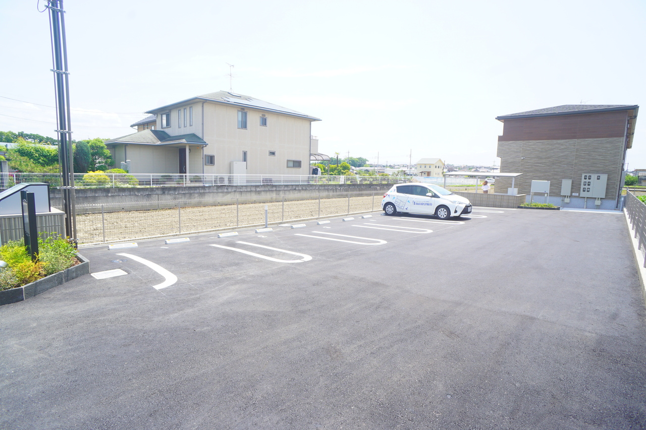 ・サン・目安の駐車場