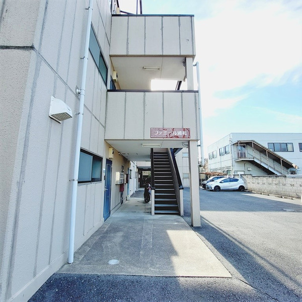 ファミール浦和のエントランス