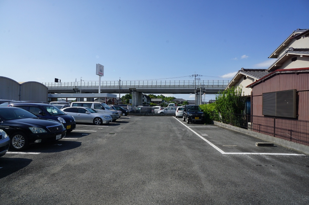 ロイヤルSK宝来の駐車場