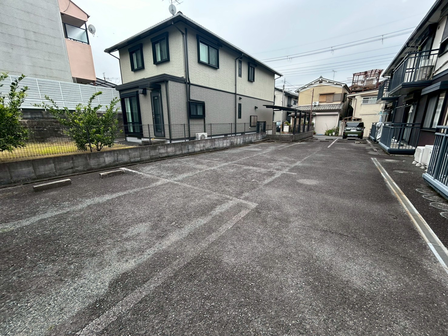 ラ・フォーレ紀寺の駐車場