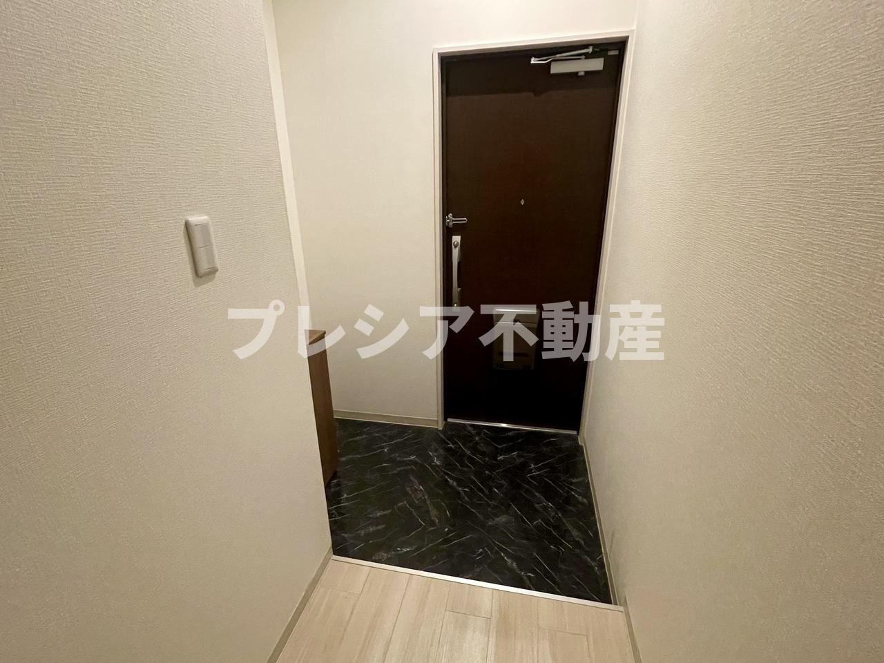 コロナール甲子園の玄関