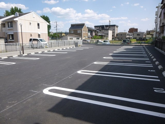 レジデンス　ピュアの駐車場