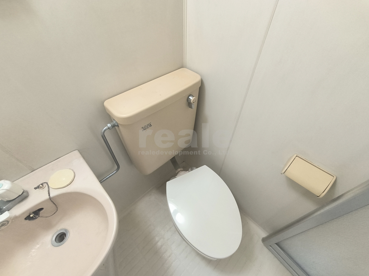 三鷹市新川６丁目の賃貸マンションのトイレ