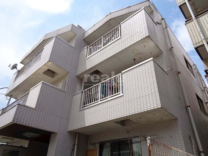 三鷹市新川６丁目の賃貸マンションの外観
