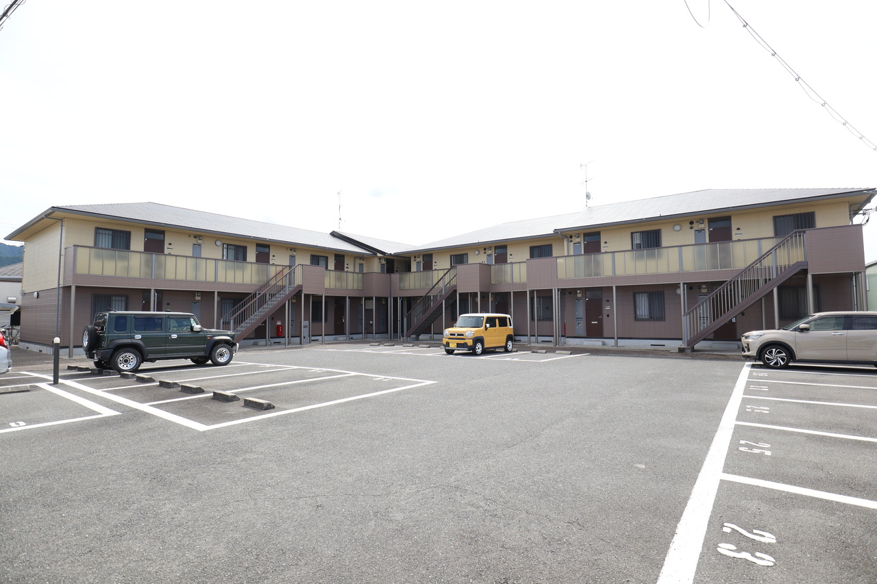 サンクコール朝和Bの駐車場