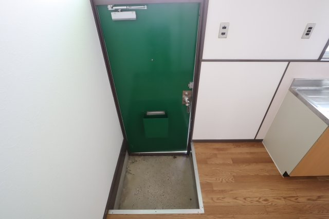 マンション甘樫の玄関