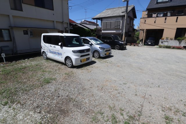 マンション甘樫の駐車場