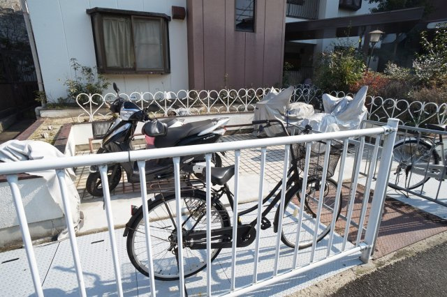 ロイヤル南生駒の駐車場