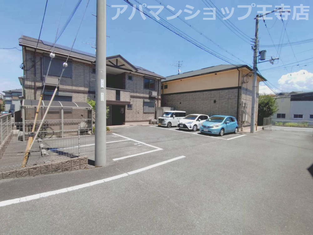 ヴィルヌーブＢの駐車場