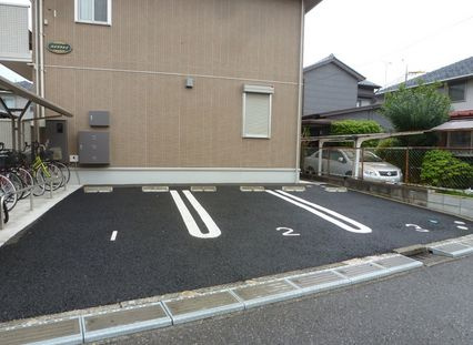 ハイツブエイの駐車場