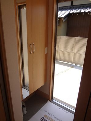 ハイツブエイの玄関