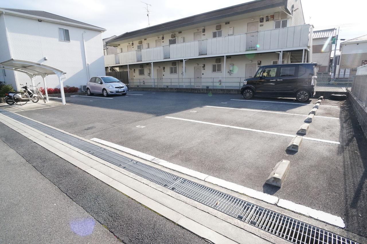 イチョウ・テラスの駐車場