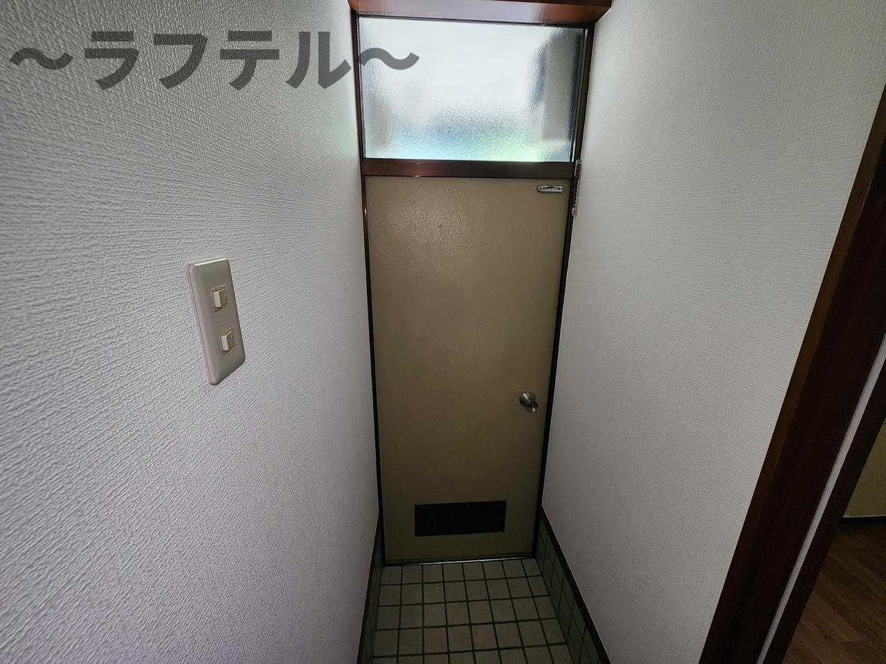 所沢市小手指南３丁目のアパートの玄関