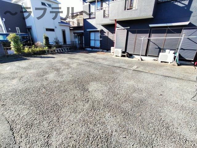 所沢市小手指南３丁目のアパートの駐車場