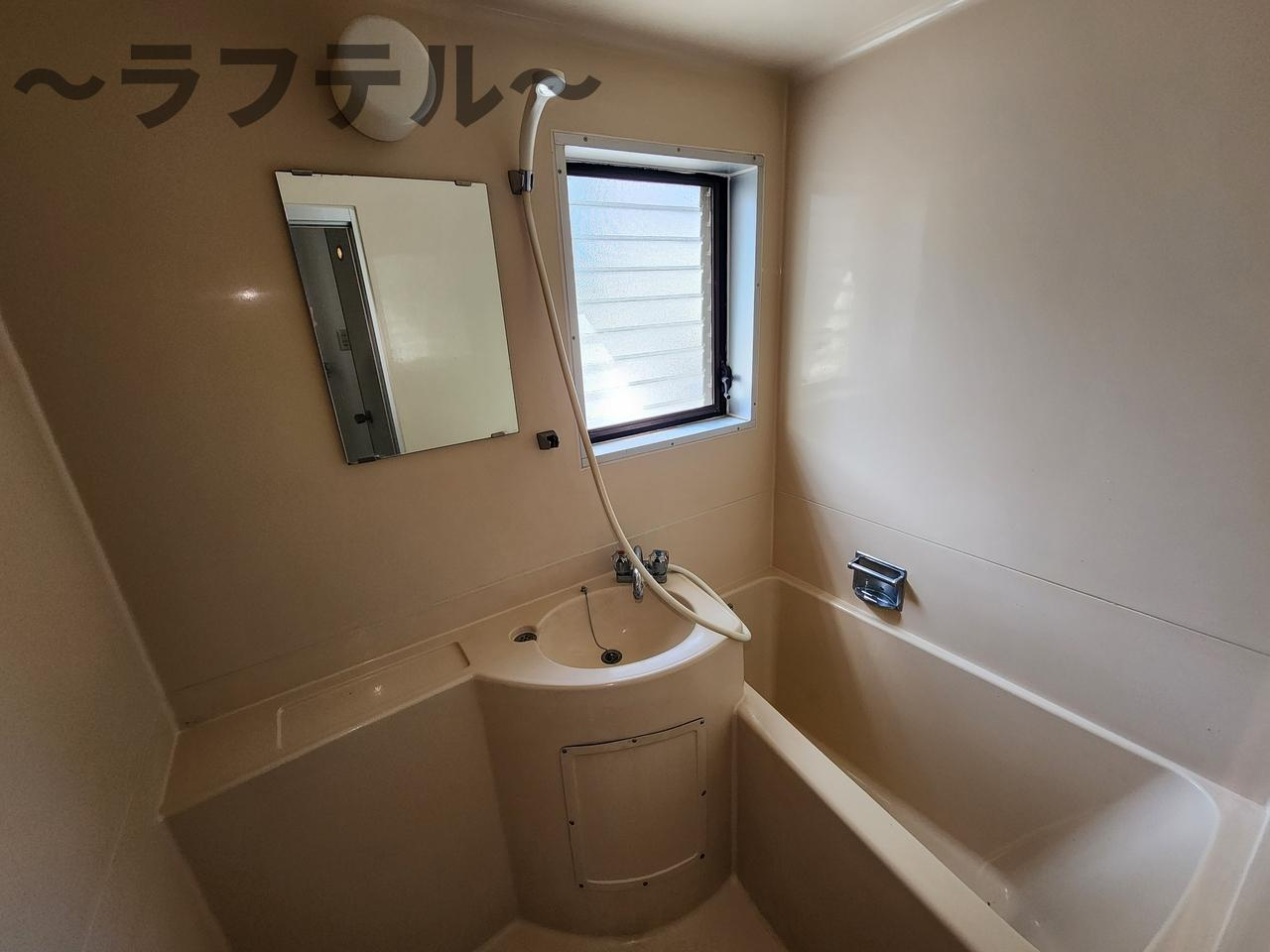 所沢市小手指南３丁目のアパートの浴室