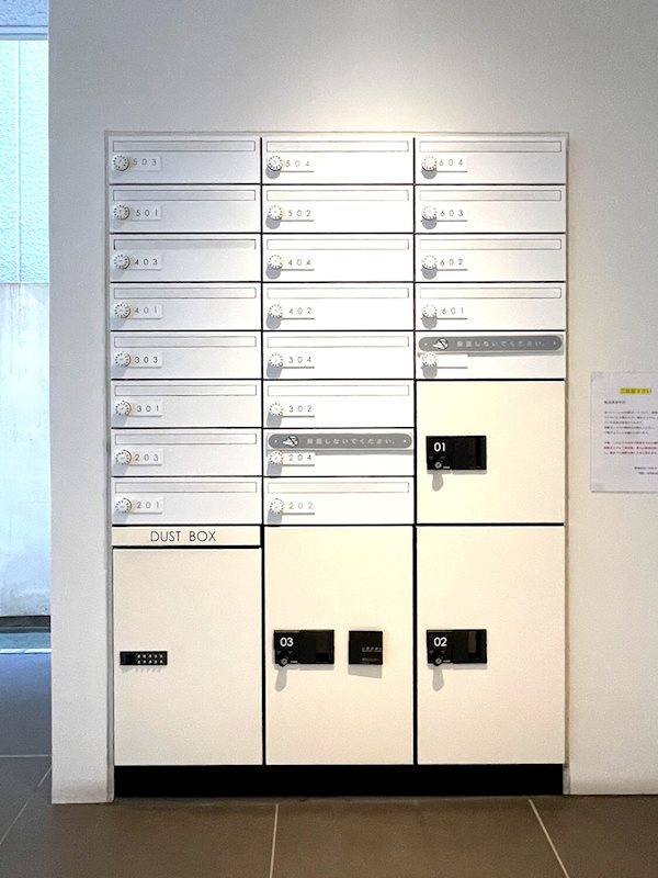 西宮市本町のマンションの外観|宅配ボックス