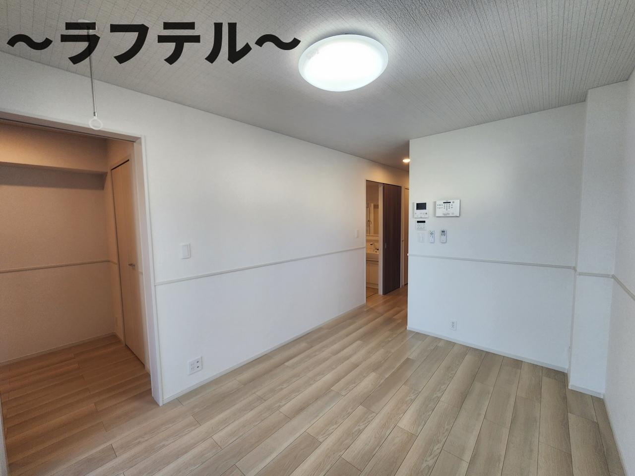 ヒカルサ狭山広瀬台フロントの居間・リビング|反転タイプ
