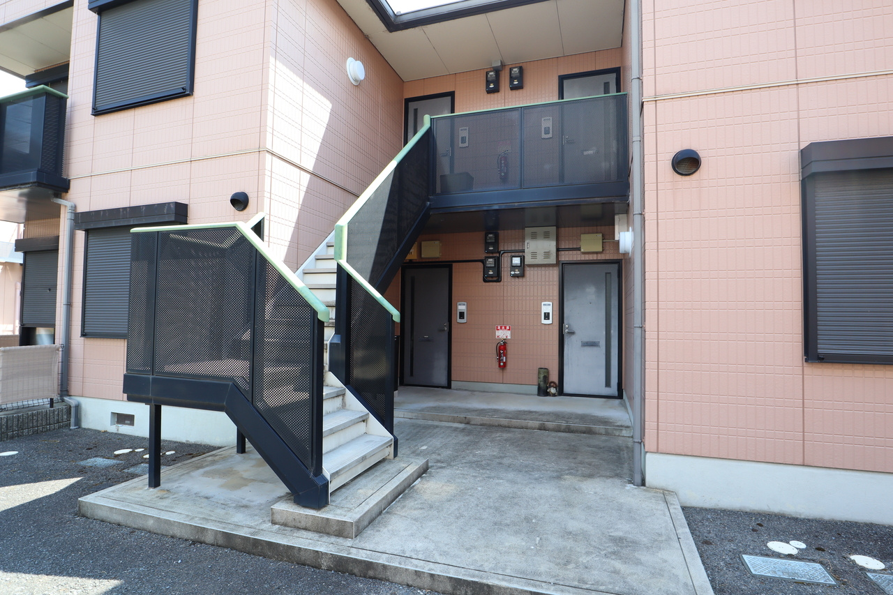 ファミールグランデC棟のエントランス