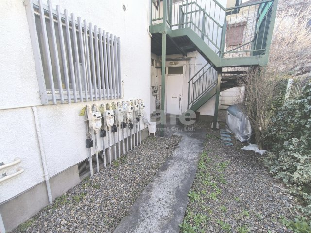 杉並区西荻北４丁目のアパートのエントランス