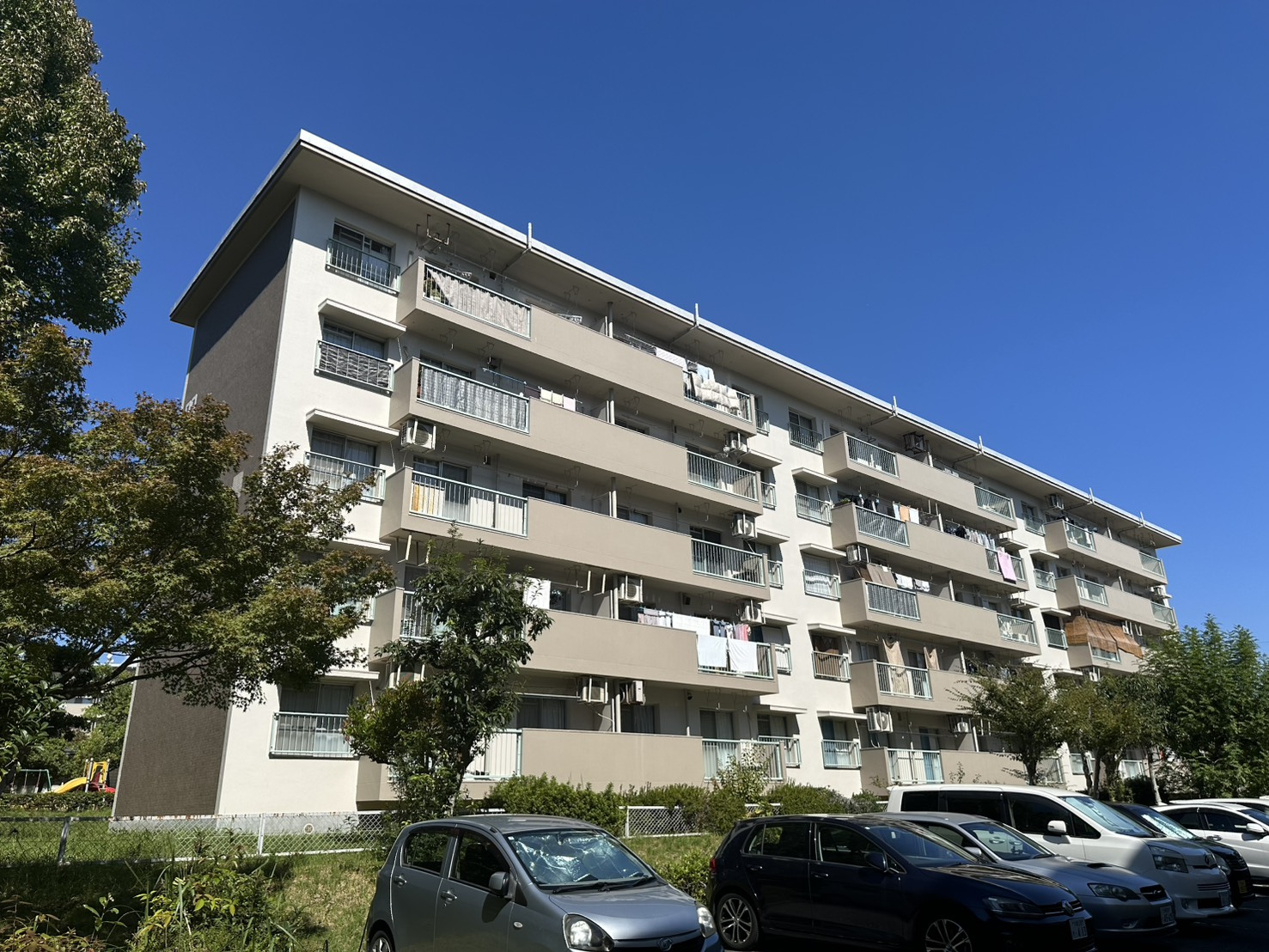 箕面粟生第二住宅第参参号棟の外観
