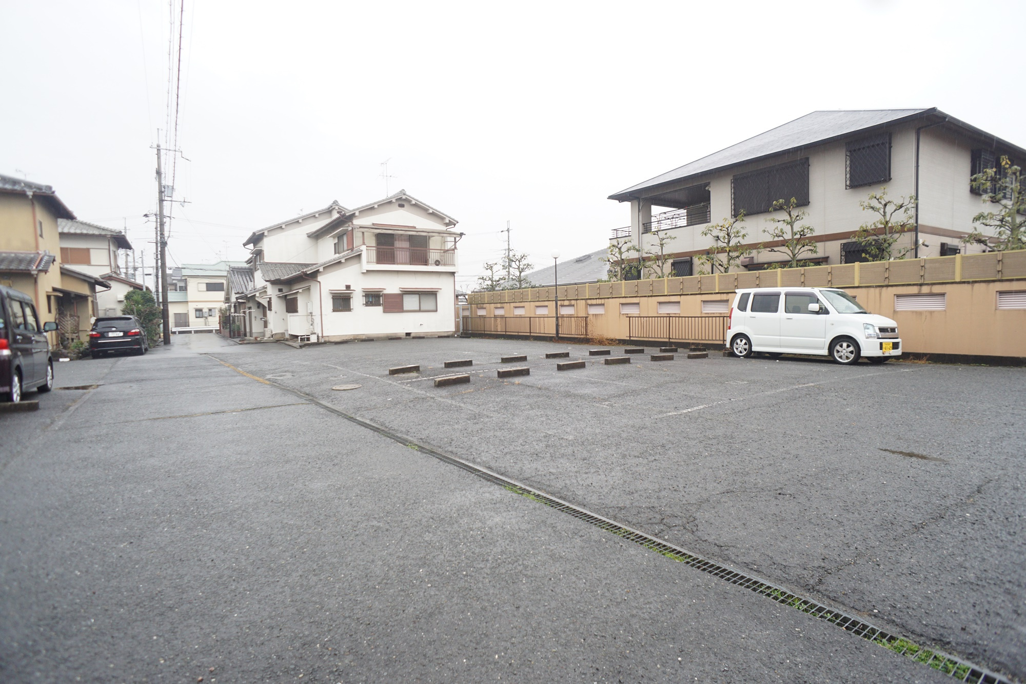 ハイツ四条大路Aの駐車場