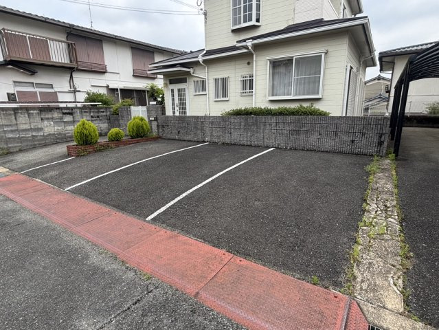 千代ヶ丘３丁目戸建の駐車場