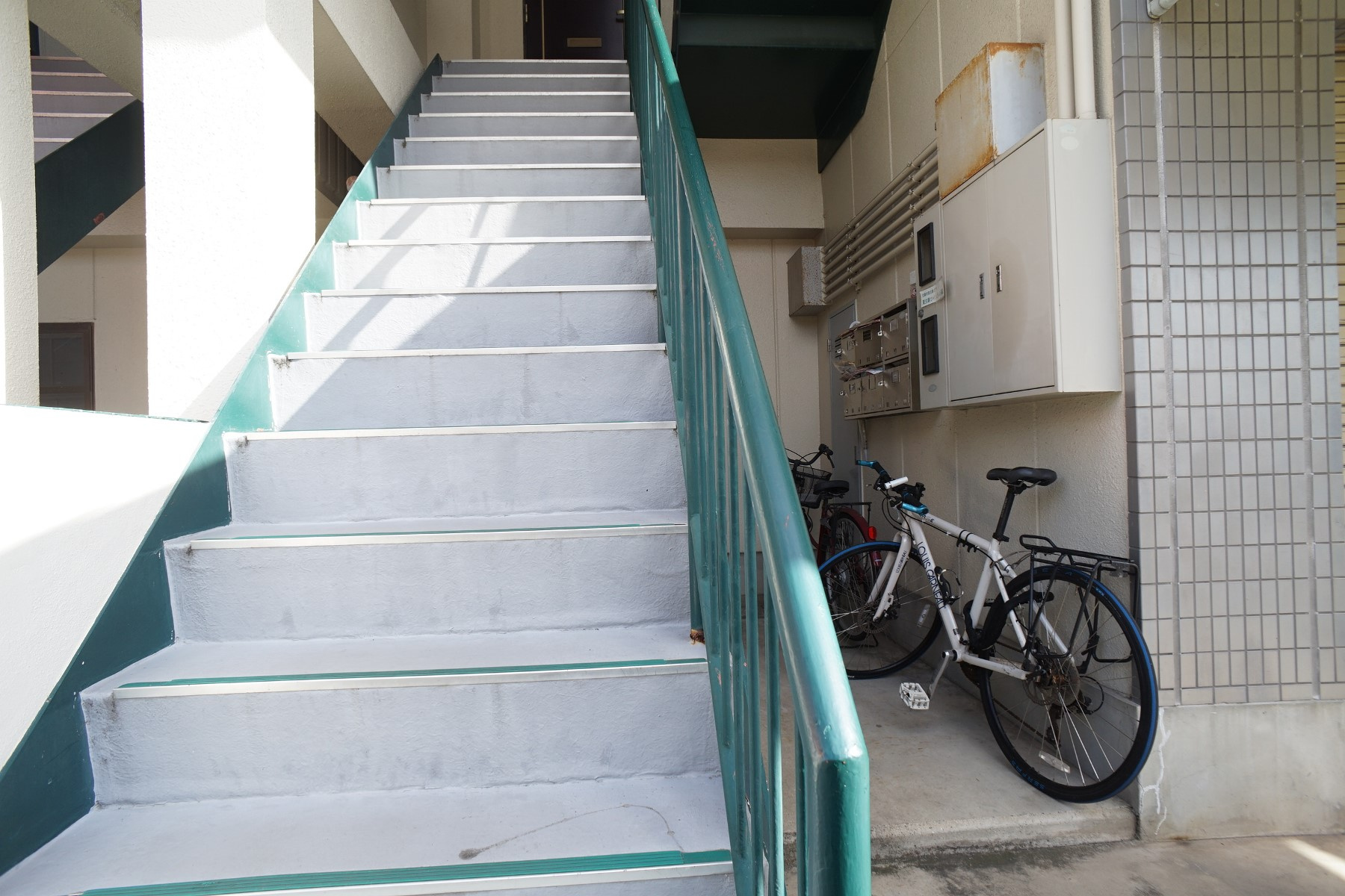 東生駒ツインビル１号館の駐車場