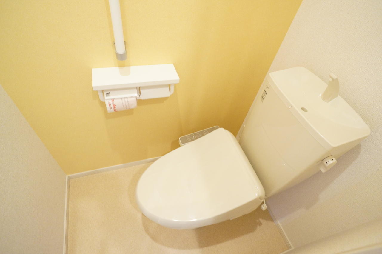 橿原市山之坊町のアパートのトイレ