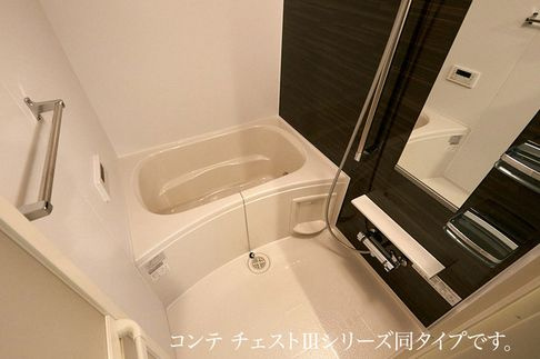 メゾンド トレーフルの浴室